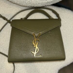 RARE YSL MINI CASSANDRA- VERT KHAKI GREEN
GREAT CONDITION